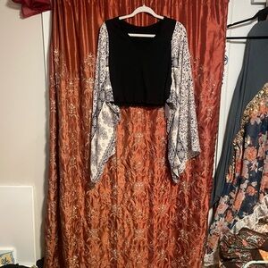 Elegant Black and White Women's Bohemian Long Flowing Sleeve Top